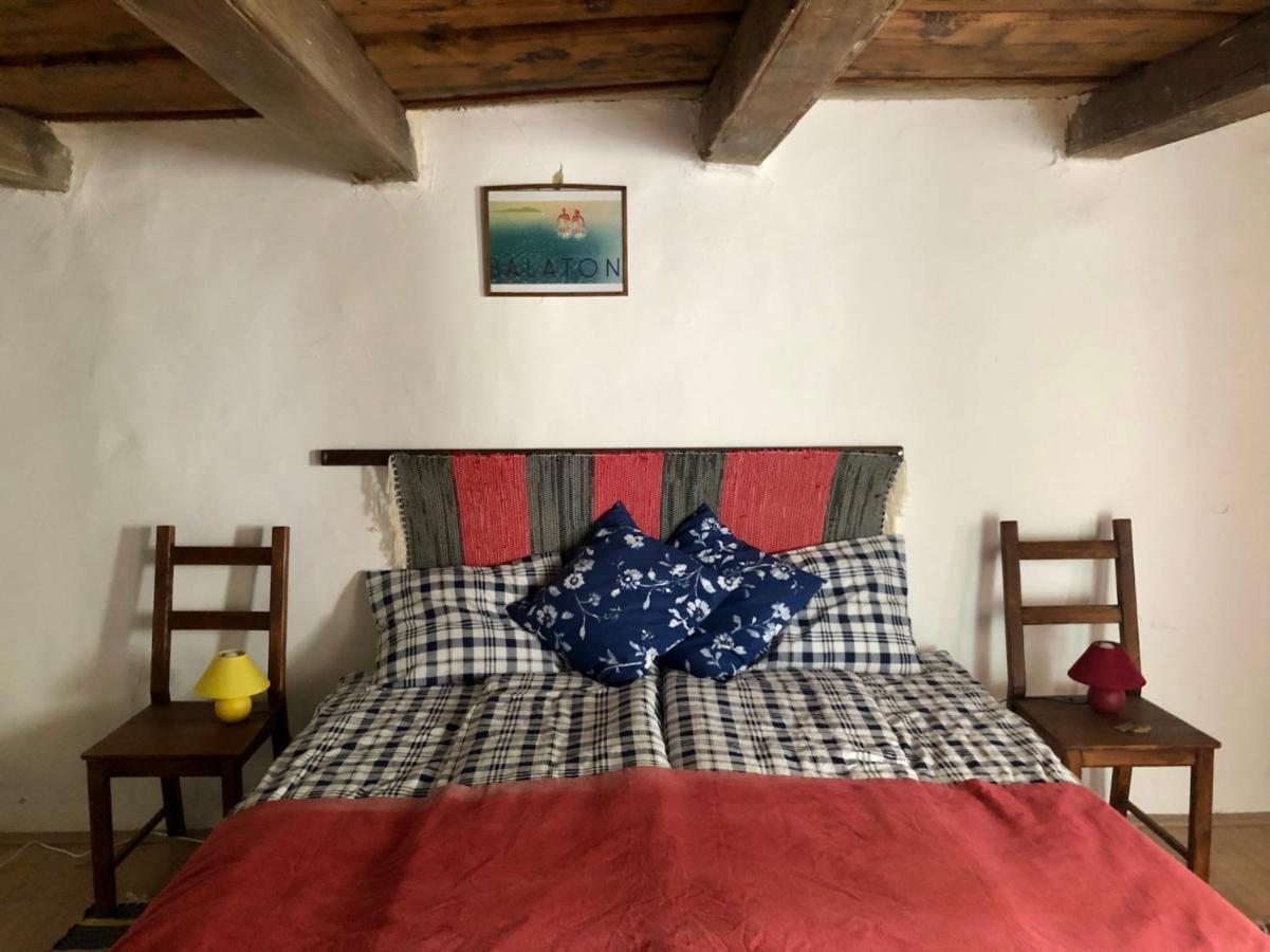 Hotel Kali Kerted Vendeghazak Karolin Neni Haza Monoszlo Exterior foto